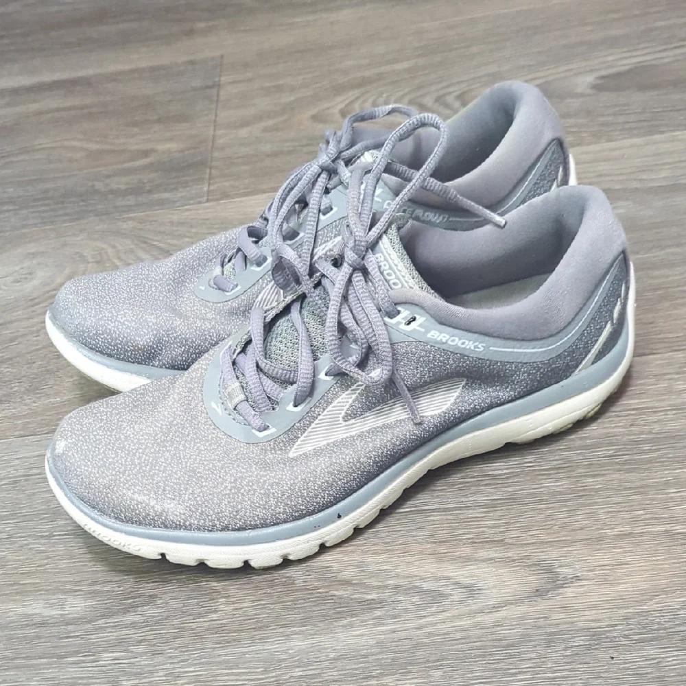 ❤️5/$25 Brooks Women's Gray Running Shoes